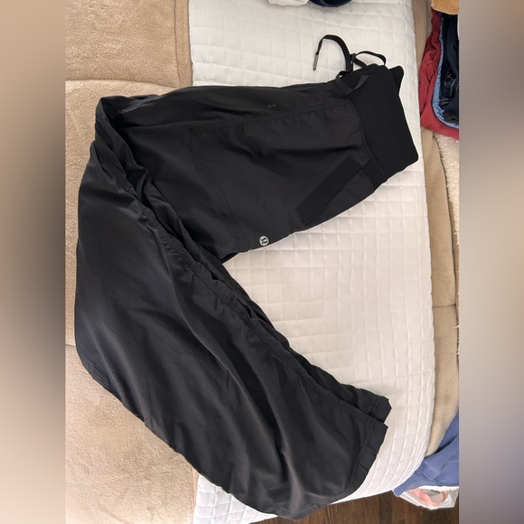 Lululemon pants size 4 - Picture 1 of 3